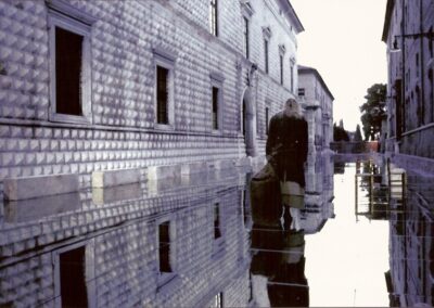 Amor nello specchio di Gian Battista Andreini regia di Luca Ronconi produzione Santa Cristina Centro Teatrale e Teatro comunale di Ferrara, con Mariangela Melato (2003)