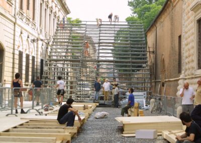 Amor nello specchio di Gian Battista Andreini regia di Luca Ronconi produzione Santa Cristina Centro Teatrale e Teatro comunale di Ferrara, con Mariangela Melato (2003)