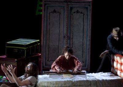 Le cosmicomiche di Italo Calvino regia di Simone Toni, produzione Teatro Consorziale di Budrio, con “Gli Incauti” (2010 / 2011)