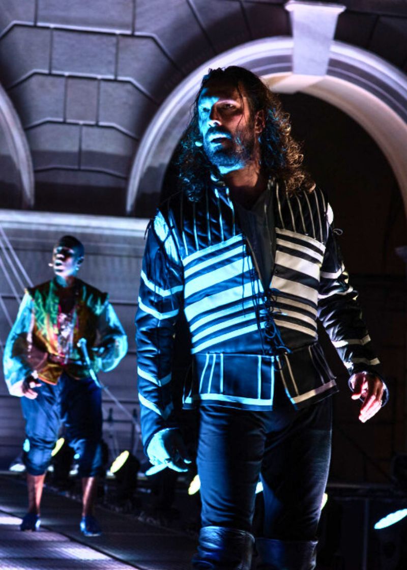 Simone Toni (Forlimpopoli, 23 marzo 1980) è un attore teatrale e regista teatrale italiano.