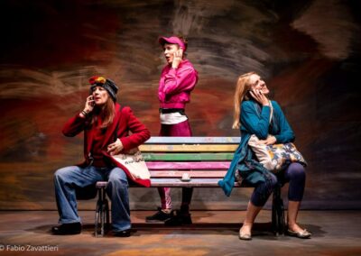 V'Angelo - Testi di Ippolita Baldini e Simone Toni - Regia di Simone Toni. Con Ippolita Baldini, Federica Castellini e Francesca Porrini. Foto di ©Fabio Zavattieri